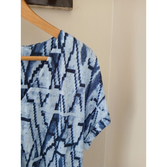 Nic+Zoe Zig Zag Twist Front Tee S/S Top Size Medium Blue Linen V Neck Work Artsy - Picture 3 of 11